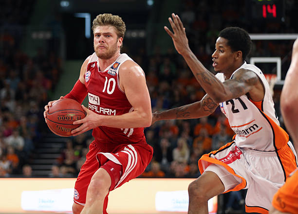 尽管斯皮纳 尽管斯皮纳